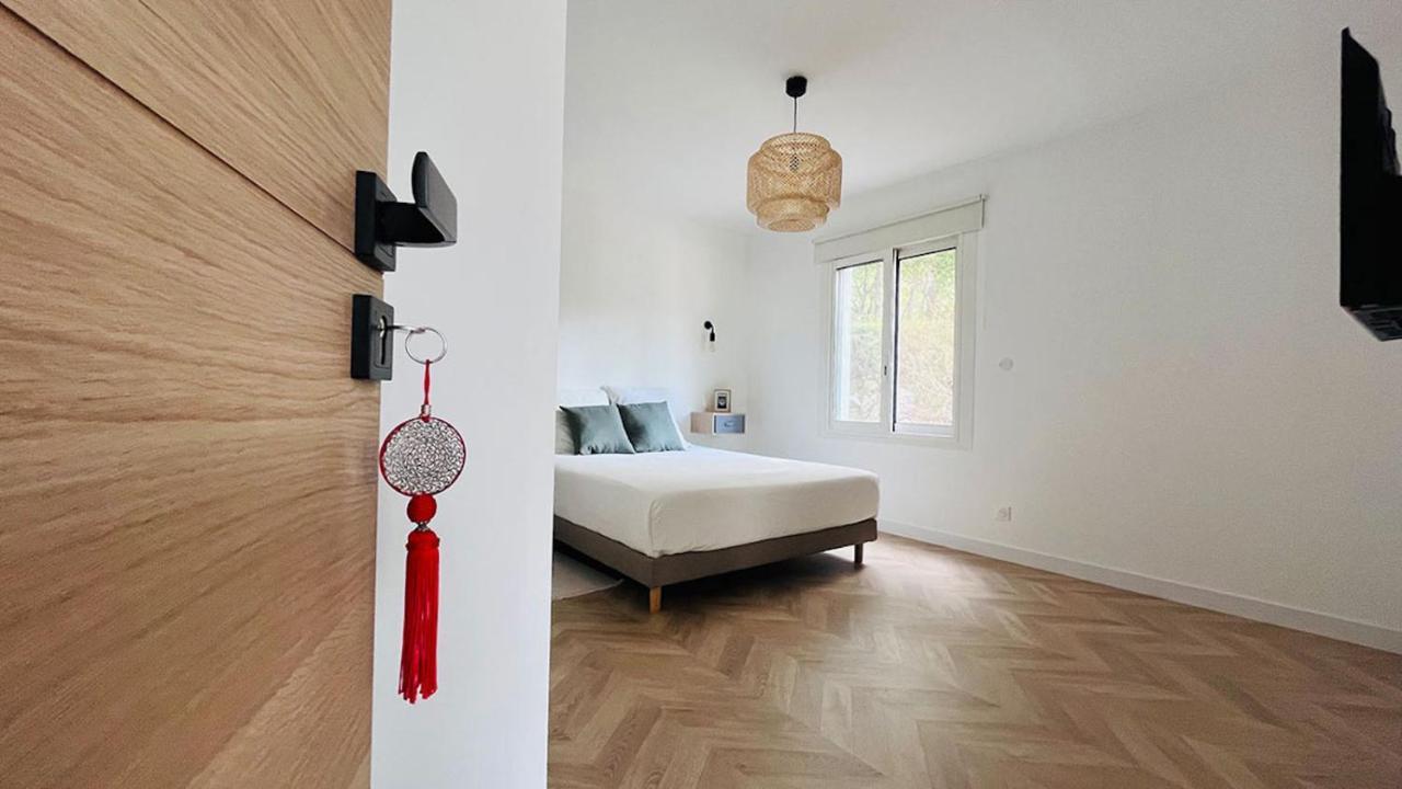Holistika : / Pool / Air Conditioning/ Mont Faron Gasthof Toulon